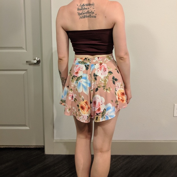 Shorts - Picture 2 of 3